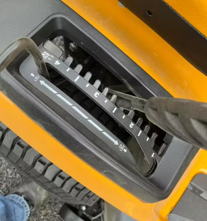 Close up of mower height adjustment notch.